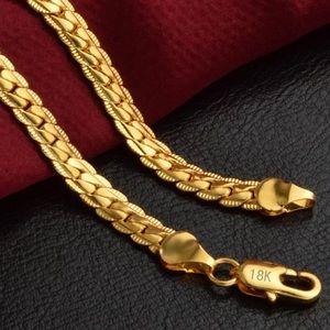 NEW 18k Gold Plated Necklace